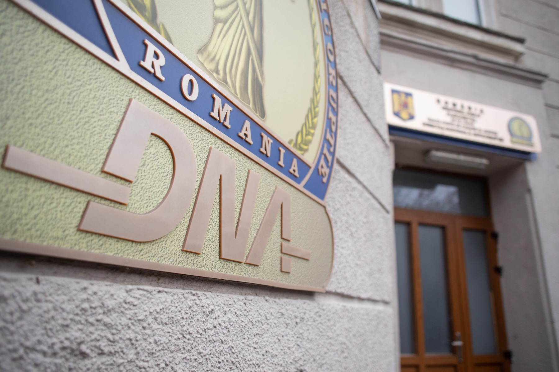 Scandal de corupție în Ilfov: Șeful Serviciului de Permise și un inspector de poliție reținuți de DNA