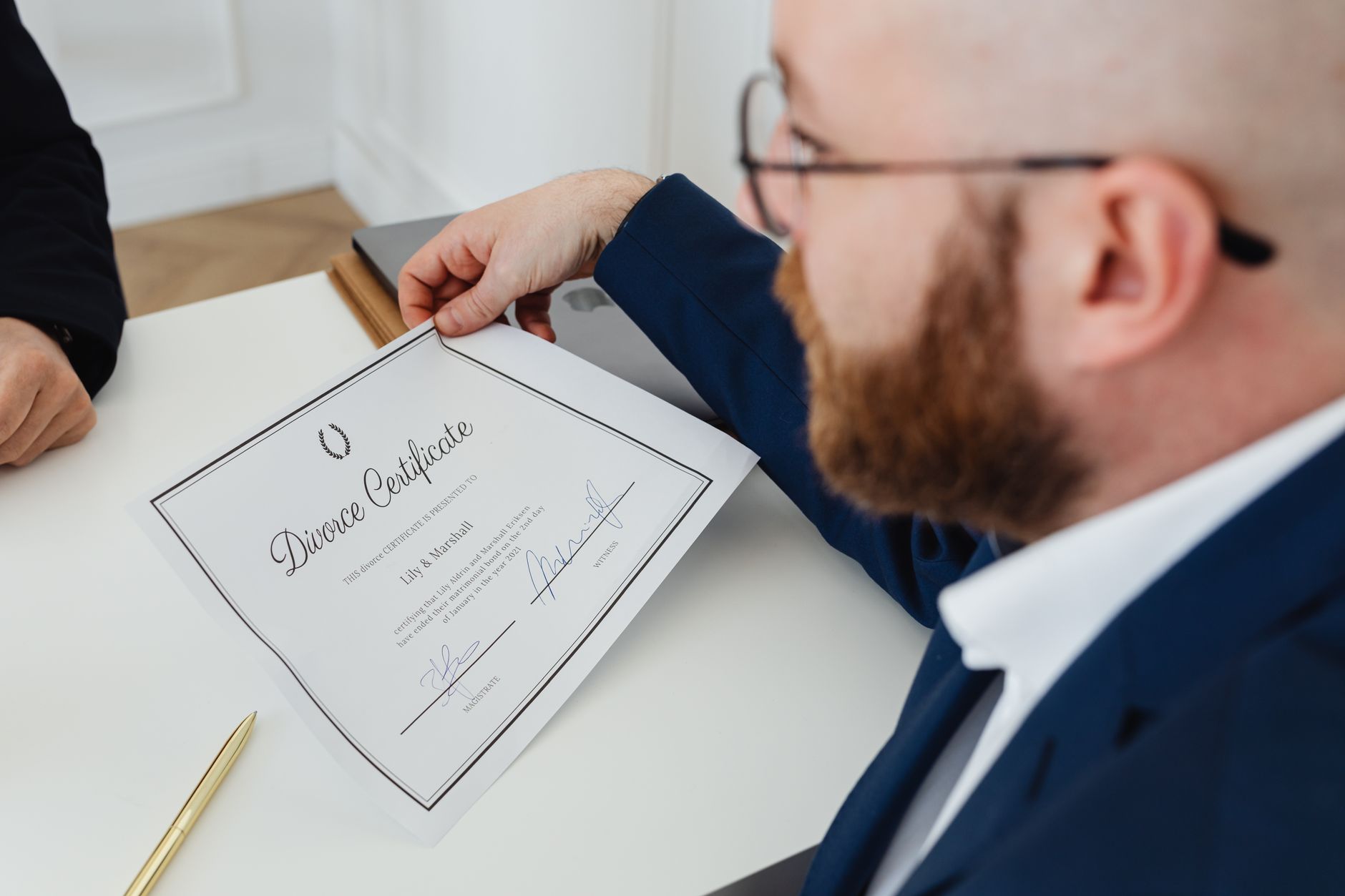 Erori fatale în dosarele de finanțare și licitații: cum poate un certificat constatator să distrugă o firmă