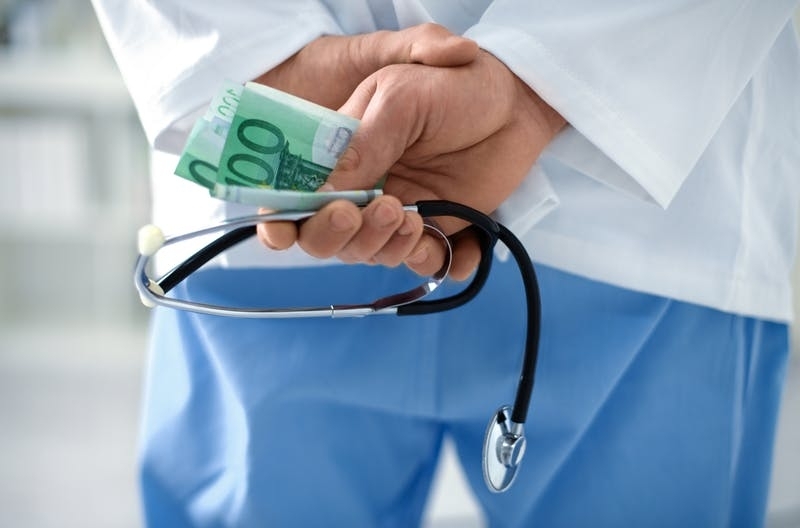 Scandal de corupție la Spitalul Municipal de Urgență Sibiu: un medic trimis în judecată pentru luare de mită