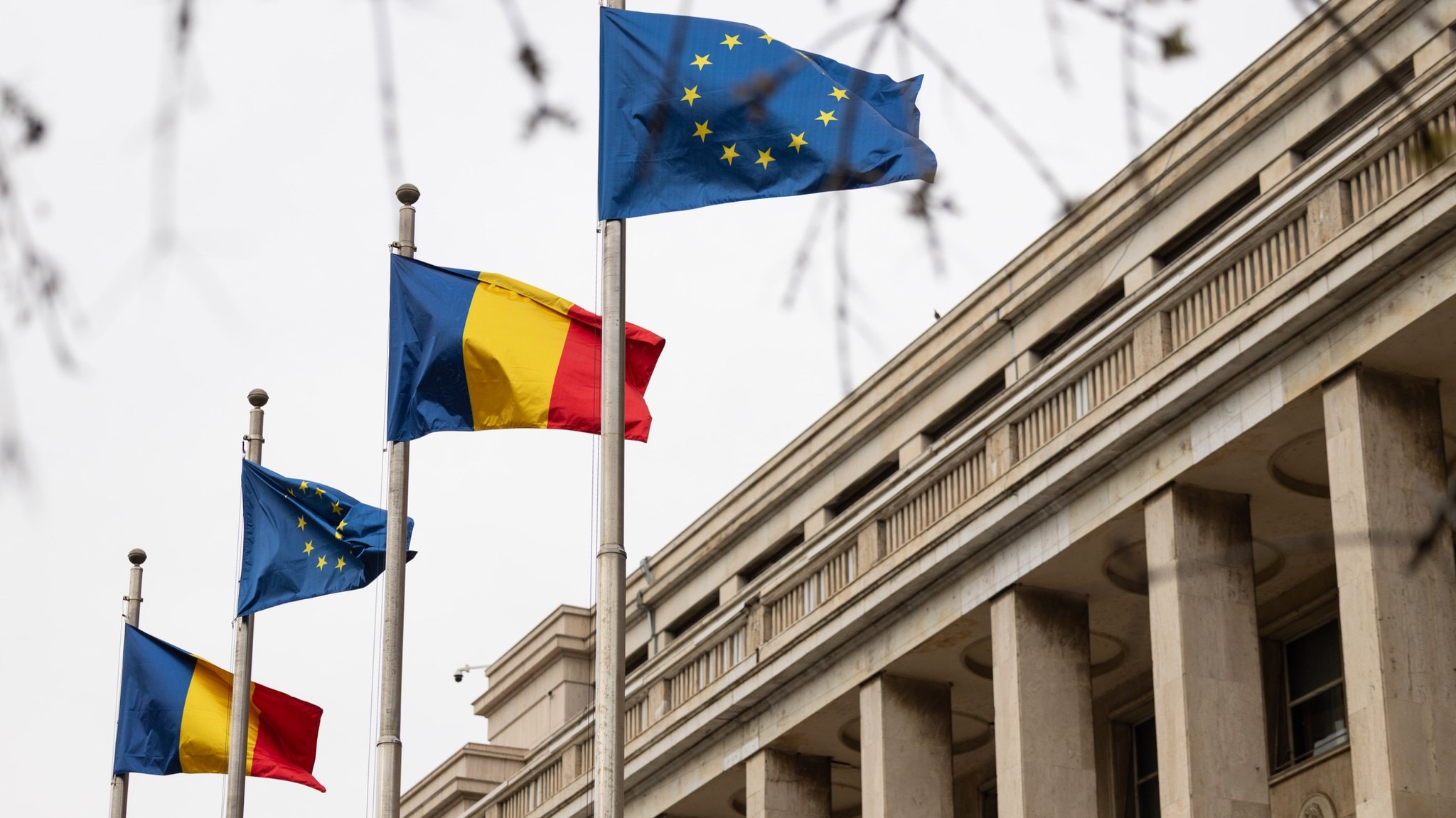 Reforma administrativă propusă de Luca Niculescu: Comasarea primăriilor și audit la ministere