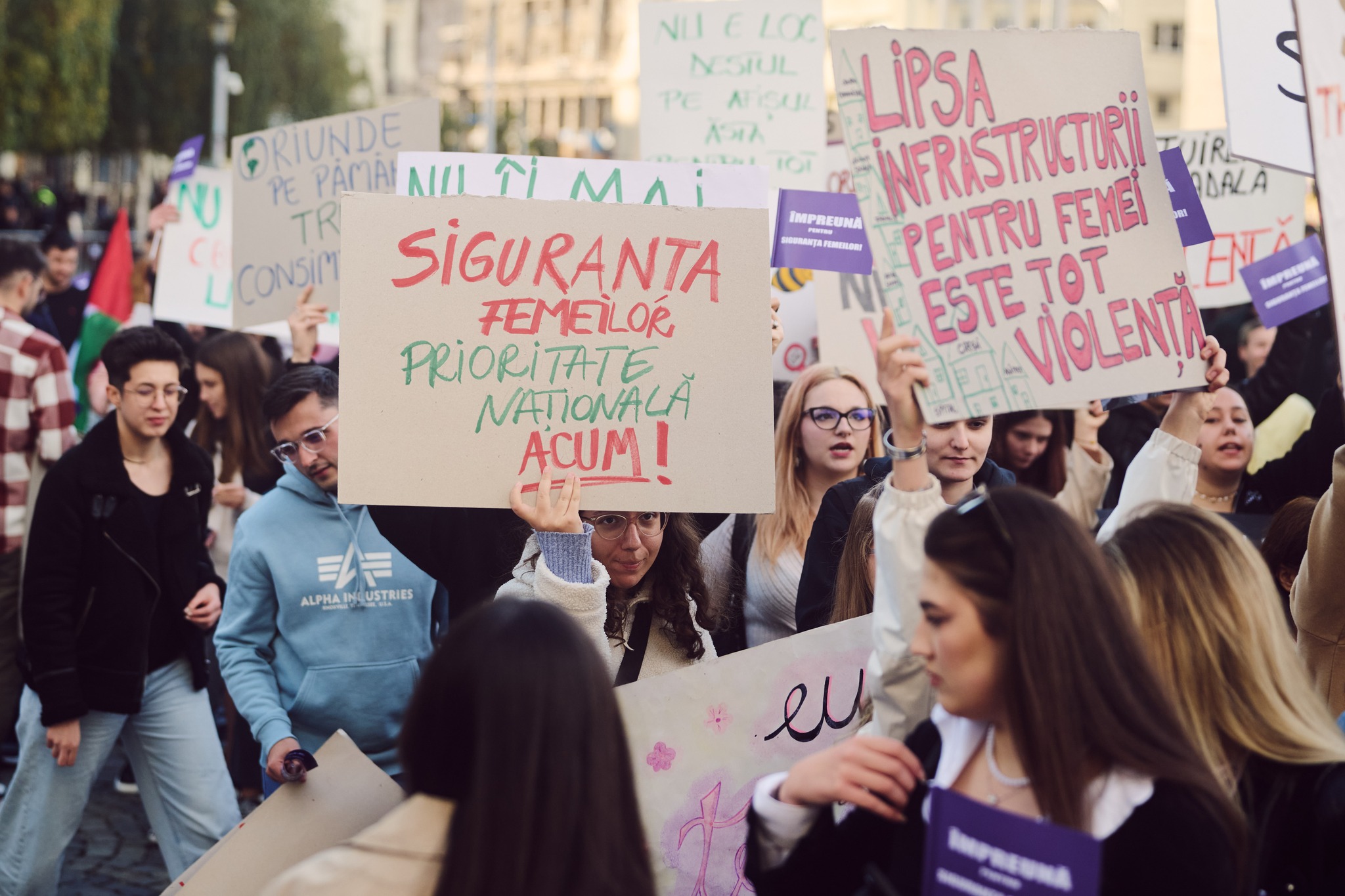 Marșul „Împreună pentru Siguranța Femeilor” se desfășoară sâmbătă în București și în alte nouă orașe
