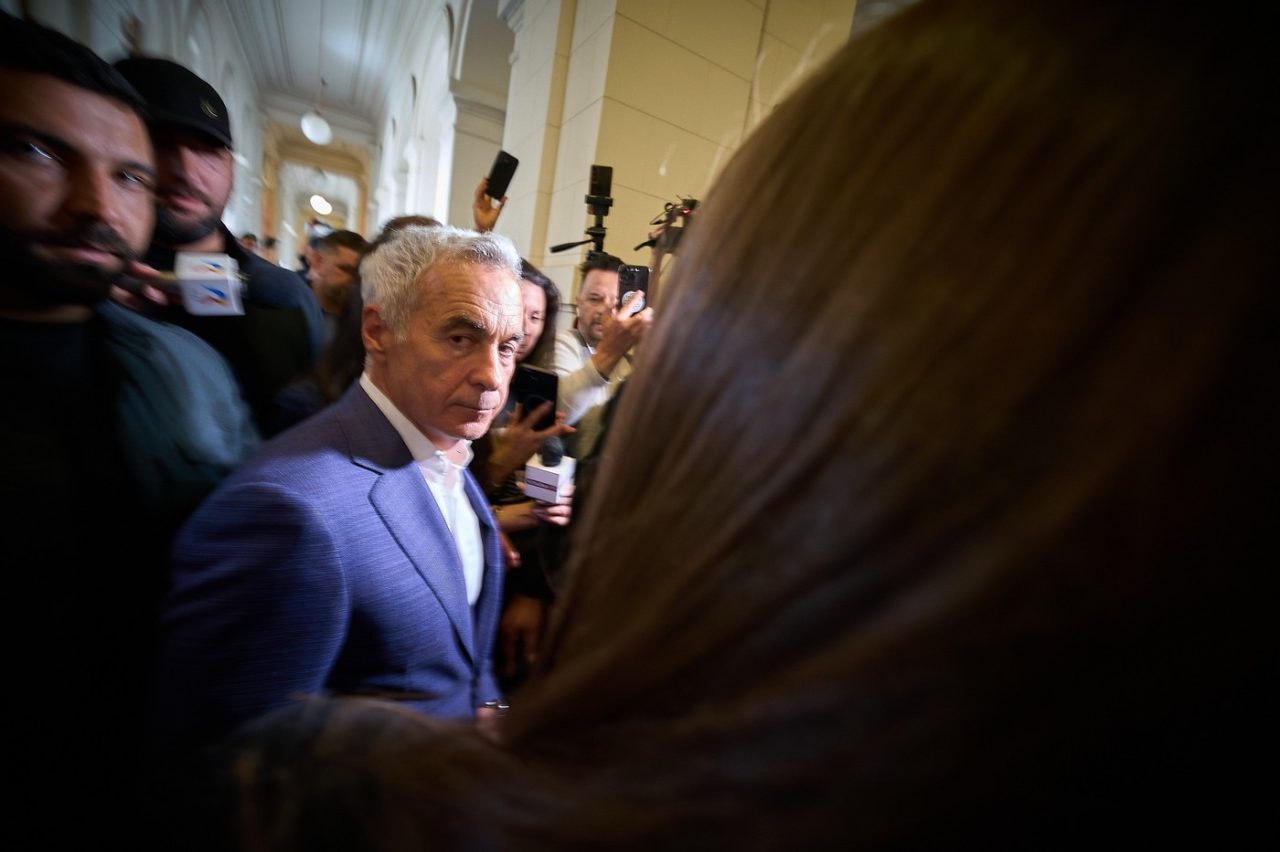 Controversă juridică după înlocuirea arestului preventiv al lui Călin Georgescu cu arestul la domiciliu