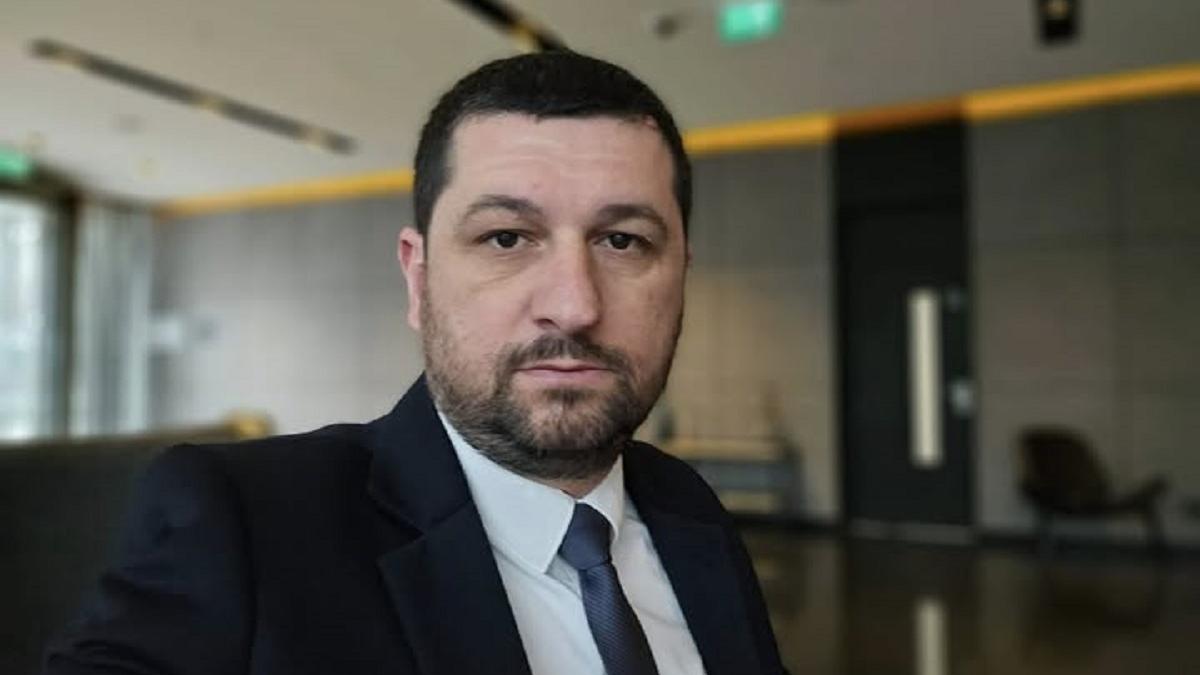 Intimidări în Tunari: Cap de porc și stickere amenințătoare la poarta lui Marius Lulea