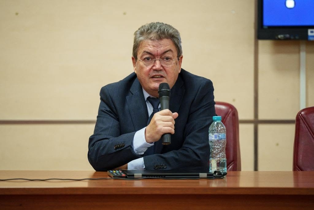 Avertisment de la rectorul Universității din București: Mediocritatea în conducere distruge sistemul de educație
