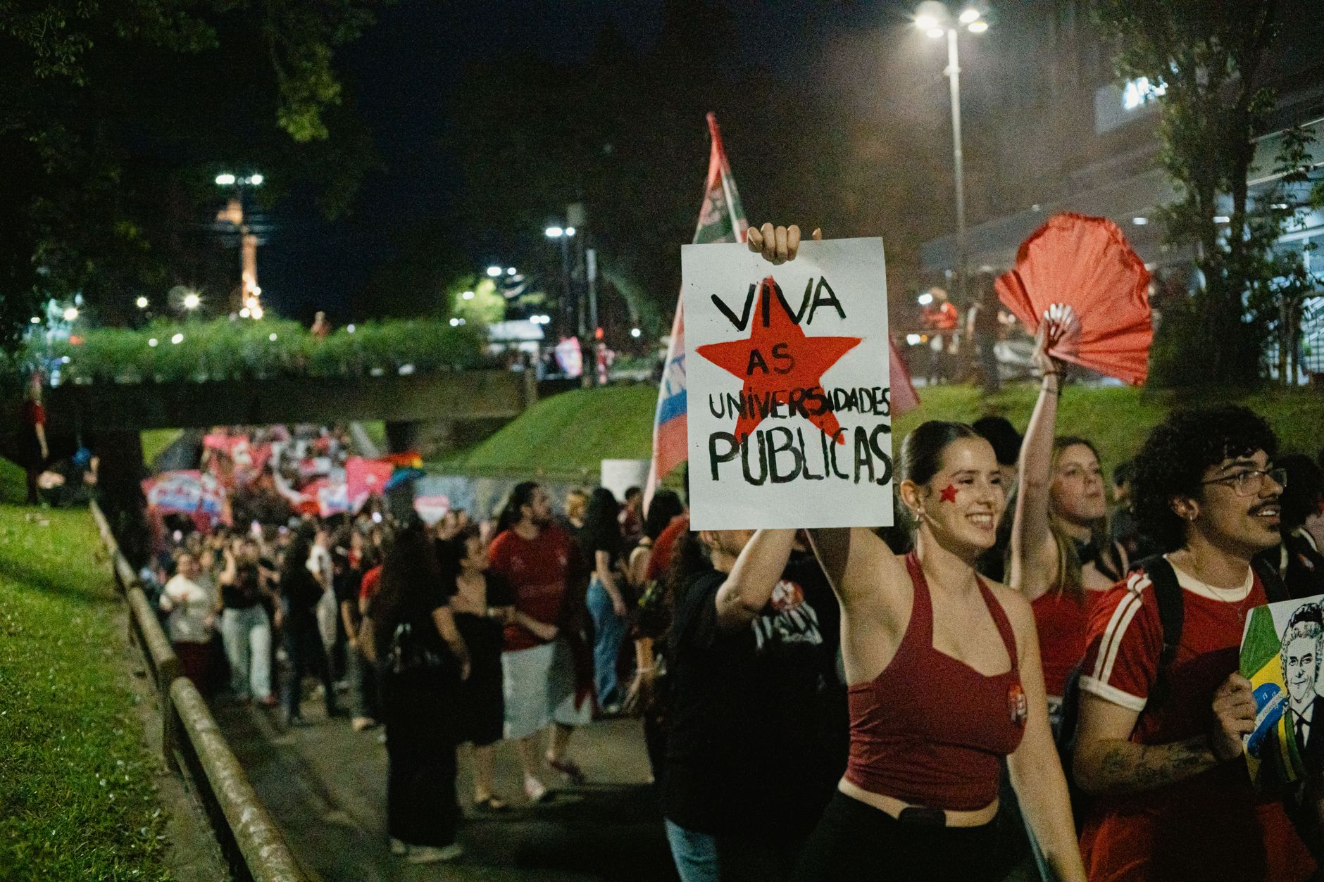 Mobilizare masivă în Europa: Tinerii anunță greve și manifestări împotriva militarizării și pentru drepturi sociale