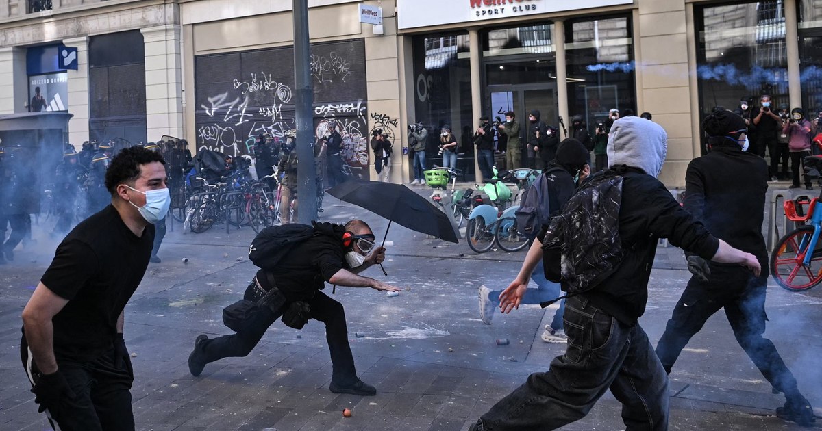 Generația Z în pragul unei revolte? Inegalitățile economice și violența poliției alimentează furia tinerilor