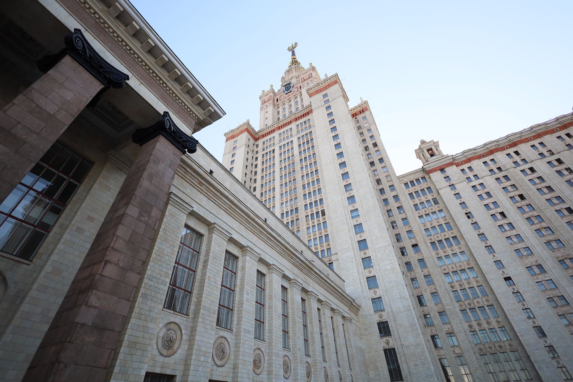 Scandal la Ministerul Economiei: angajații îl atacă pe Irineu Darău după încheierea mandatului
