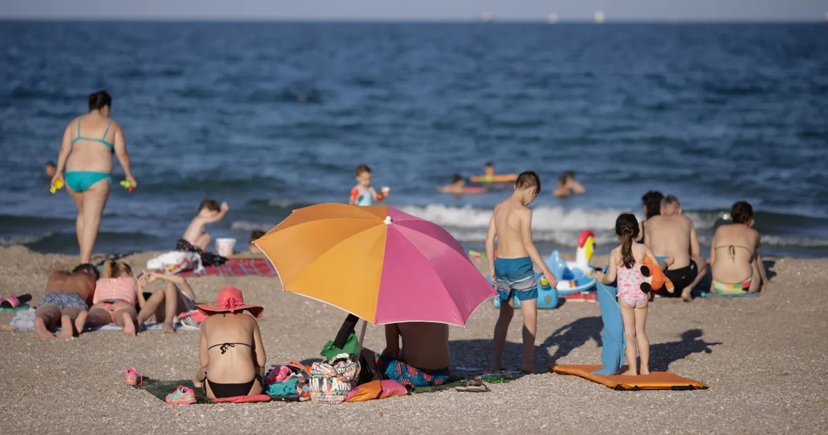 CCR decide dacă primăriile de la Marea Neagră pot gestiona gratuit 20% din suprafața plajelor