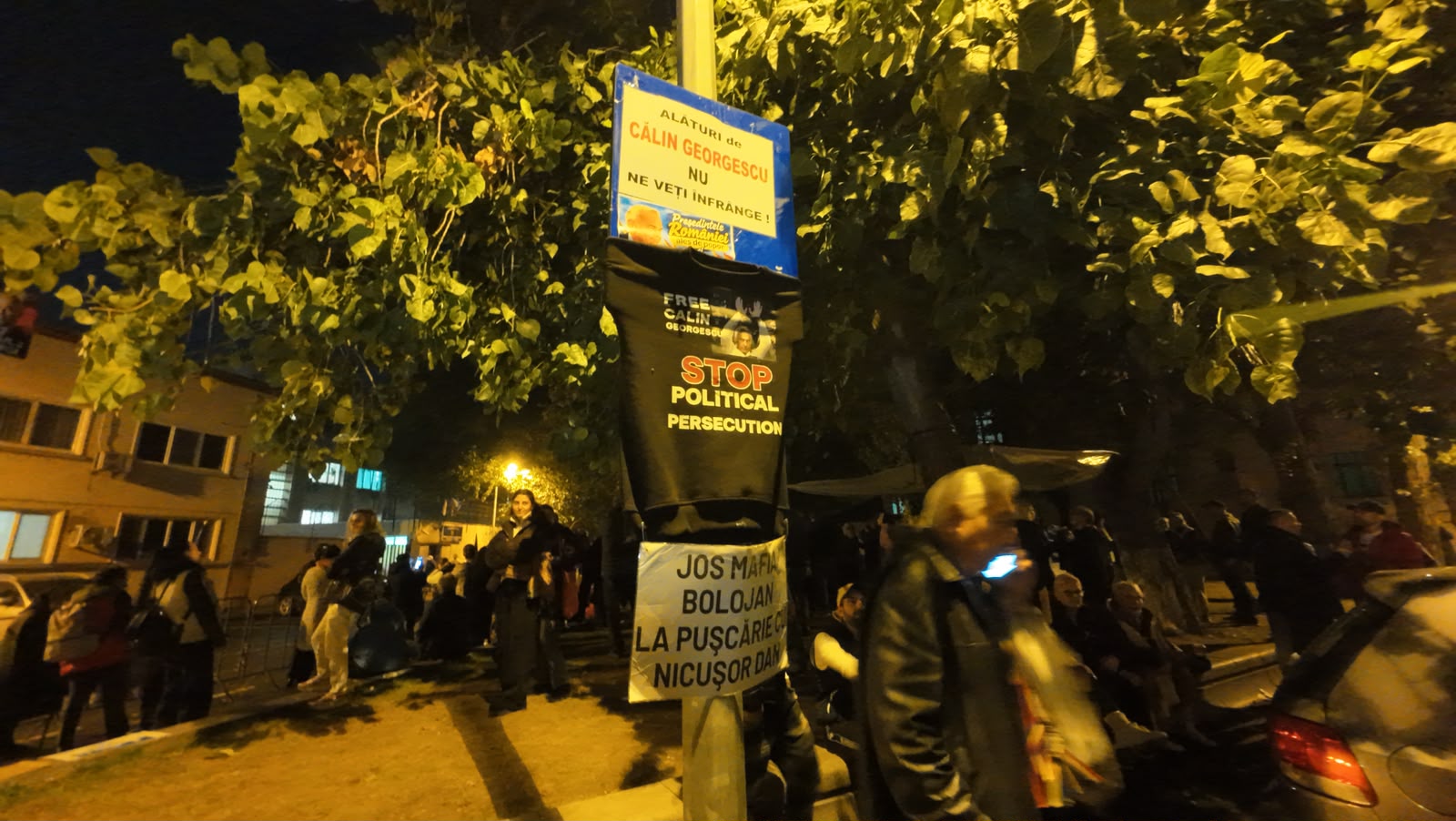 Călin Georgescu este vizat de un al cincilea dosar penal; susținătorii protestează în fața Arestului Central
