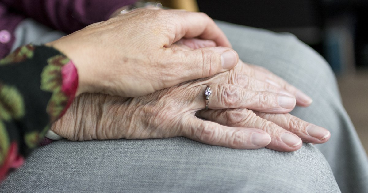 Dilema sacrificiului familial: Copiii sunt obligați să își renunțe viața pentru părinții vârstnici?