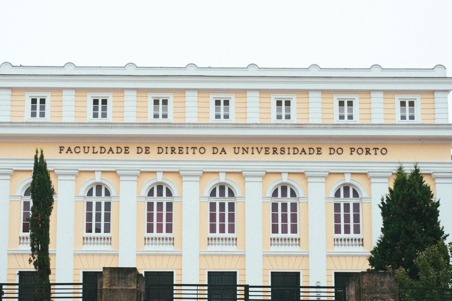 Scandal la Facultatea de Drept din Iași: Alexandru Toader reținut pentru hărțire sexuală