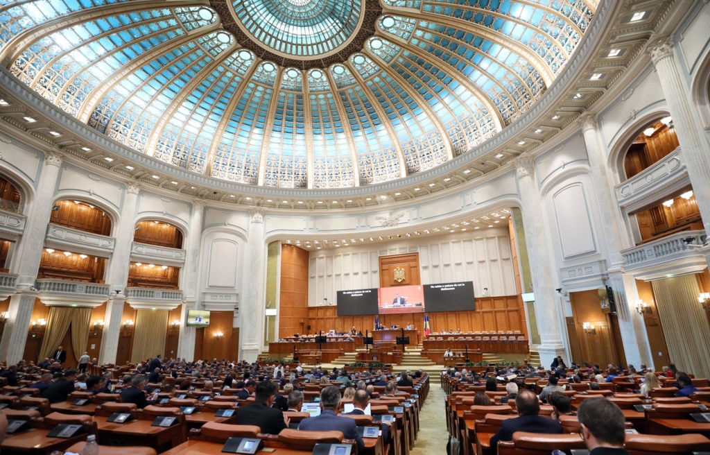 Scandal de transparență în Parlament: Peste 90 de deputați și senatori refuză să își publice CV-urile