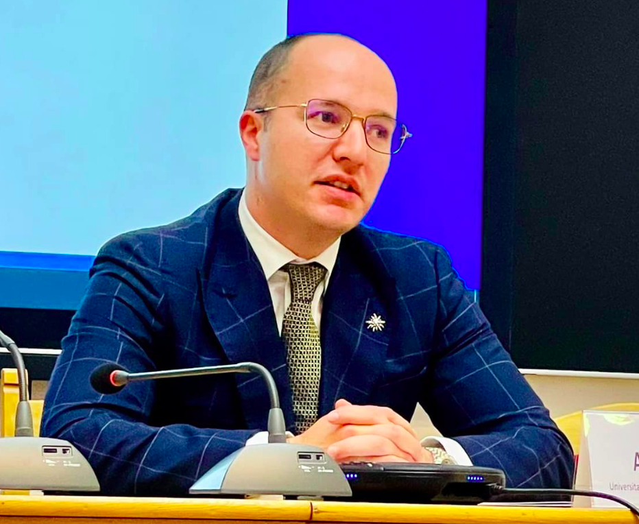 Alexandru Toader, arestat pentru viol și agresiune sexuală, este suspendat de la Universitatea „Alexandru Ioan Cuza” din Iași