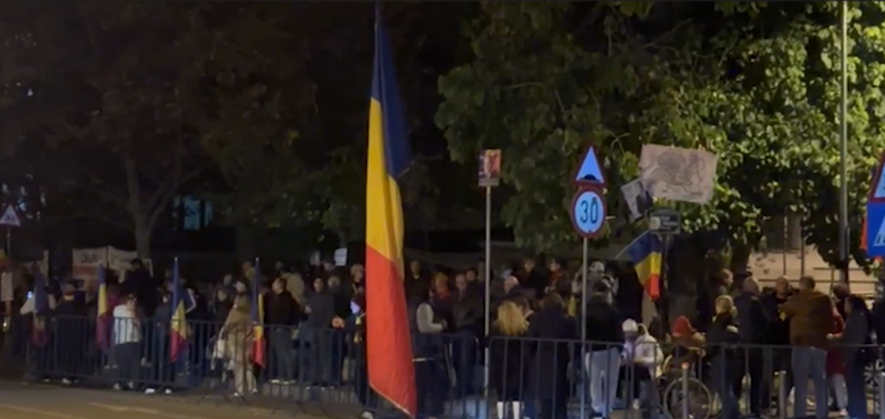 Călin Georgescu rămâne în arest după decizia Curții de Apel București. Proteste în fața Arestului Central