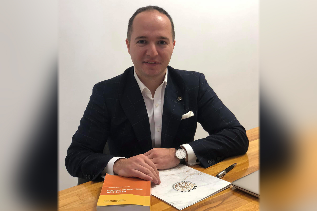 Scandal la Universitatea „Alexandru Ioan Cuza” din Iași: Lectorul Alexandru Toader, arestat preventiv pentru viol