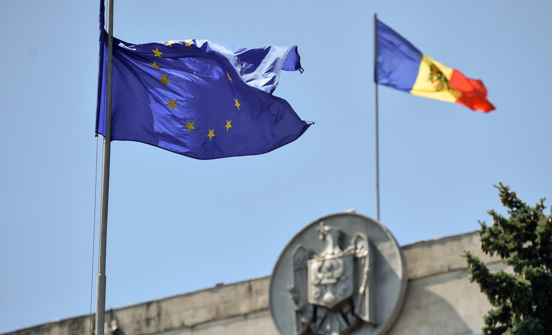 România a încasat de trei ori mai mulți bani de la UE decât a contribuit de la aderare