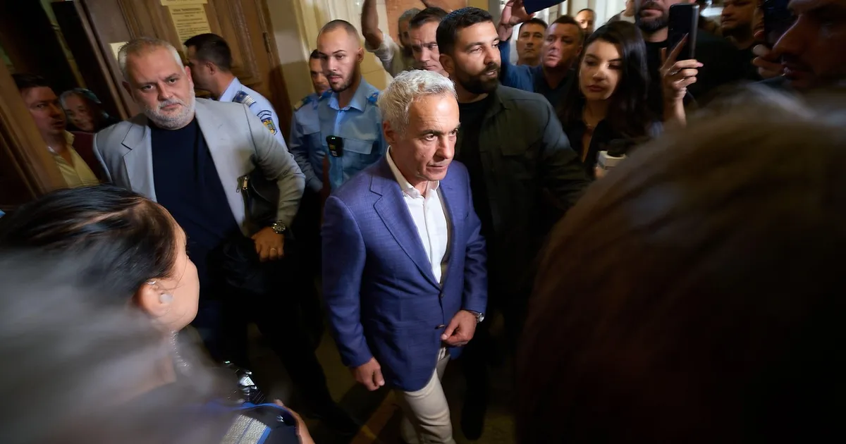 Călin Georgescu se află în fața instanței: se decide dacă va rămâne în arest preventiv
