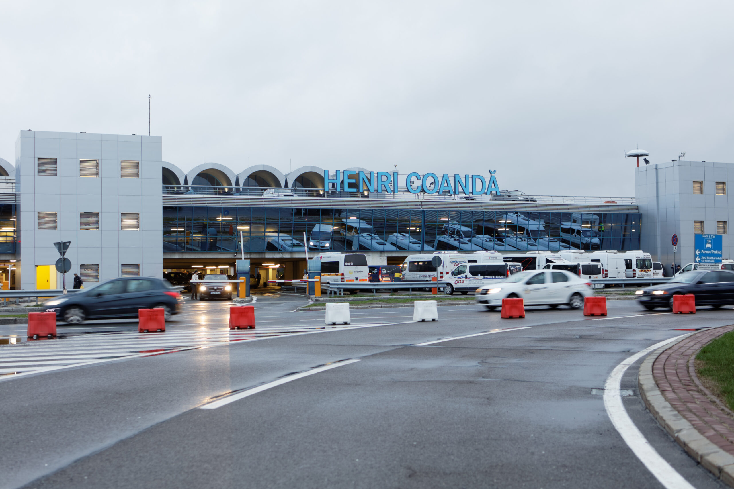 Scandal la Aeroportul Otopeni: Au dispărut 700.000 de euro reținute de vameși de la un pasager din Dubai
