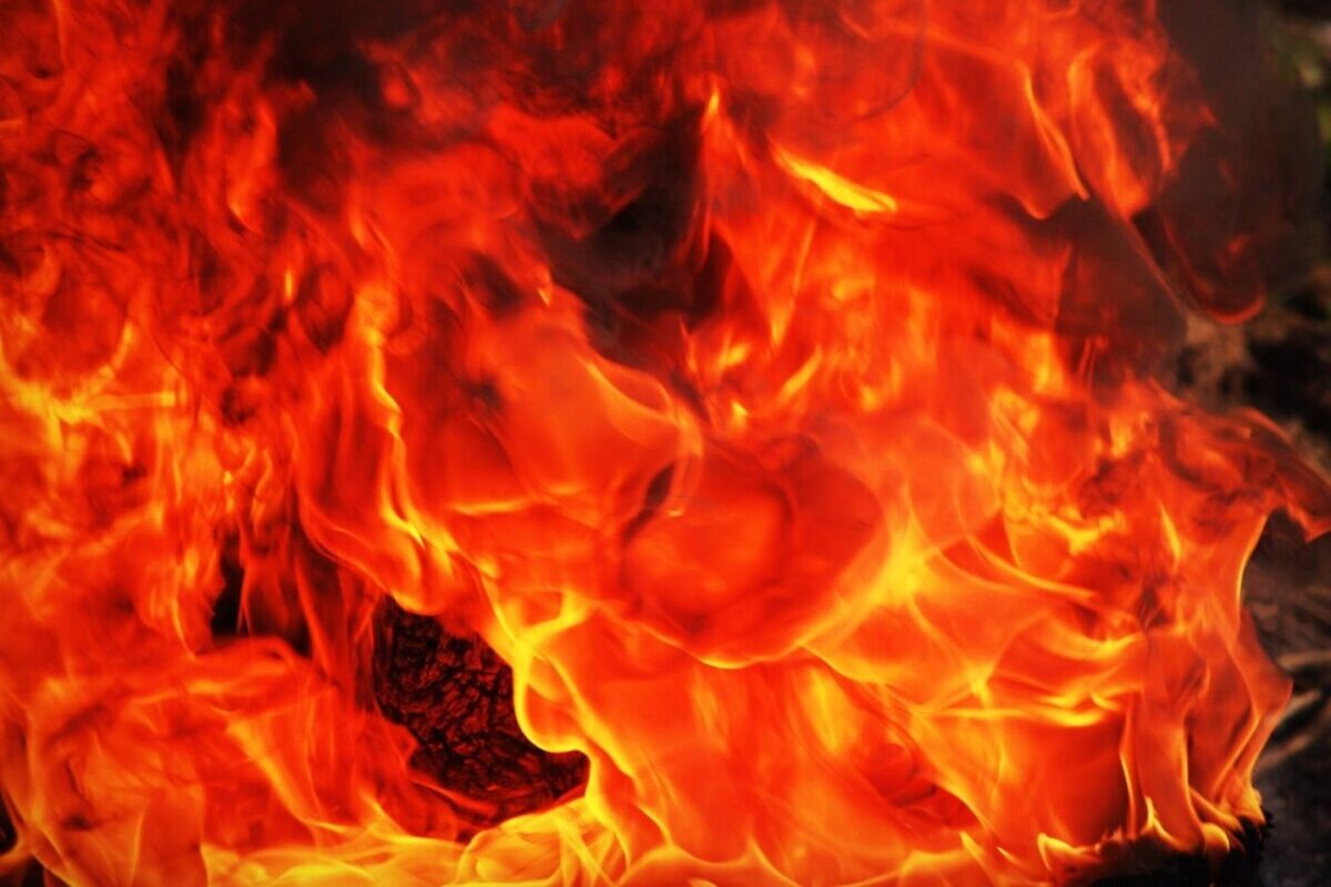 Sabotaj coordonat de Rusia în Brașov: SRI a identificat rețeaua din spatele incendiului de la Carfil
