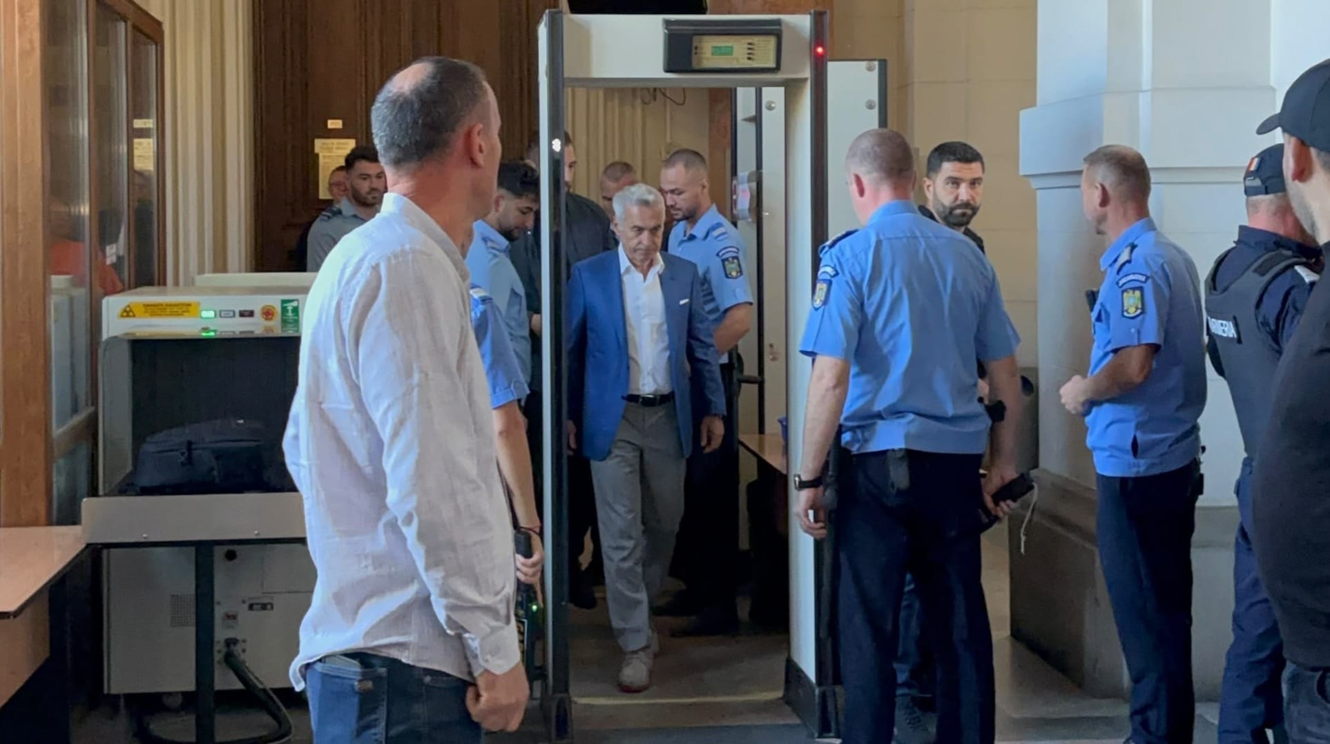 Călin Georgescu este adus la Curtea de Apel București pentru tentativa de lovitură de stat