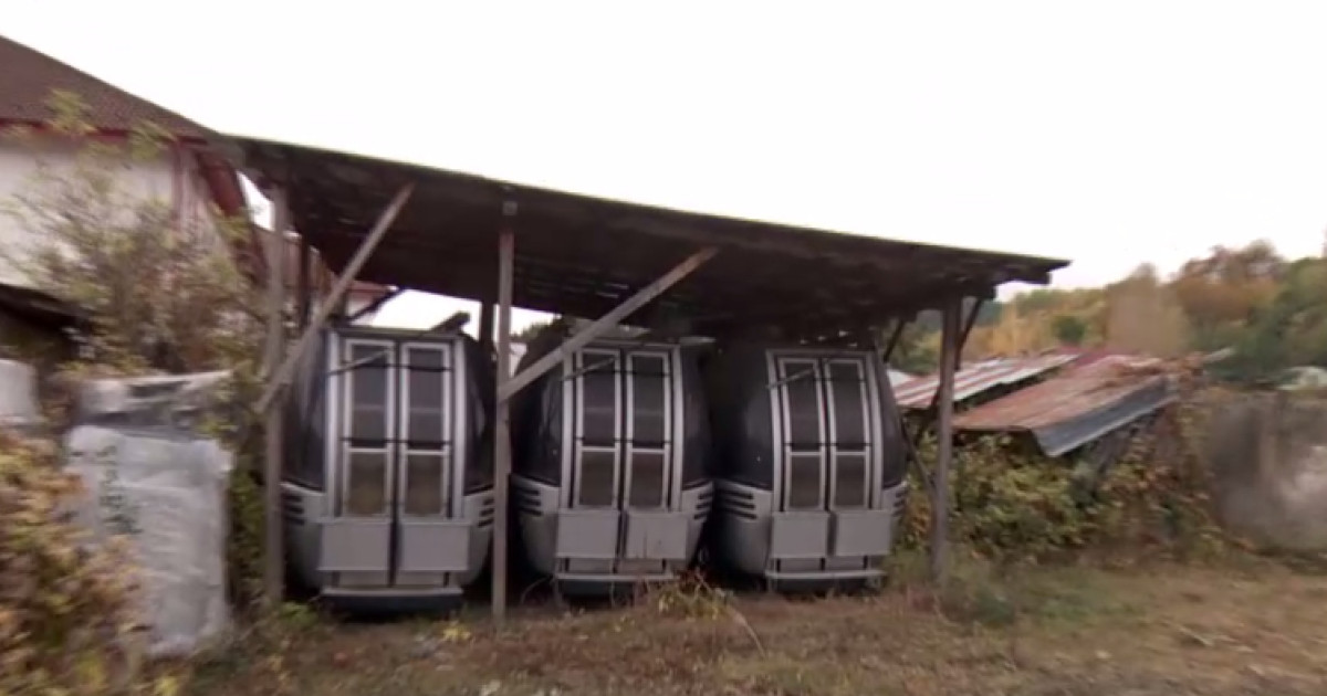 Milioane de euro aruncate în vânt: Telegondola de la Molivișu zace abandonată într-un grajd