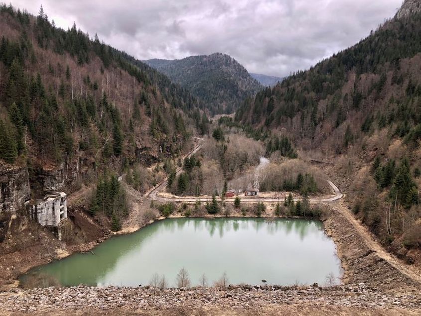 Statul forțează finalizarea hidrocentralei de la Răstolița prin modificarea legii, după înfrângerea în instanță