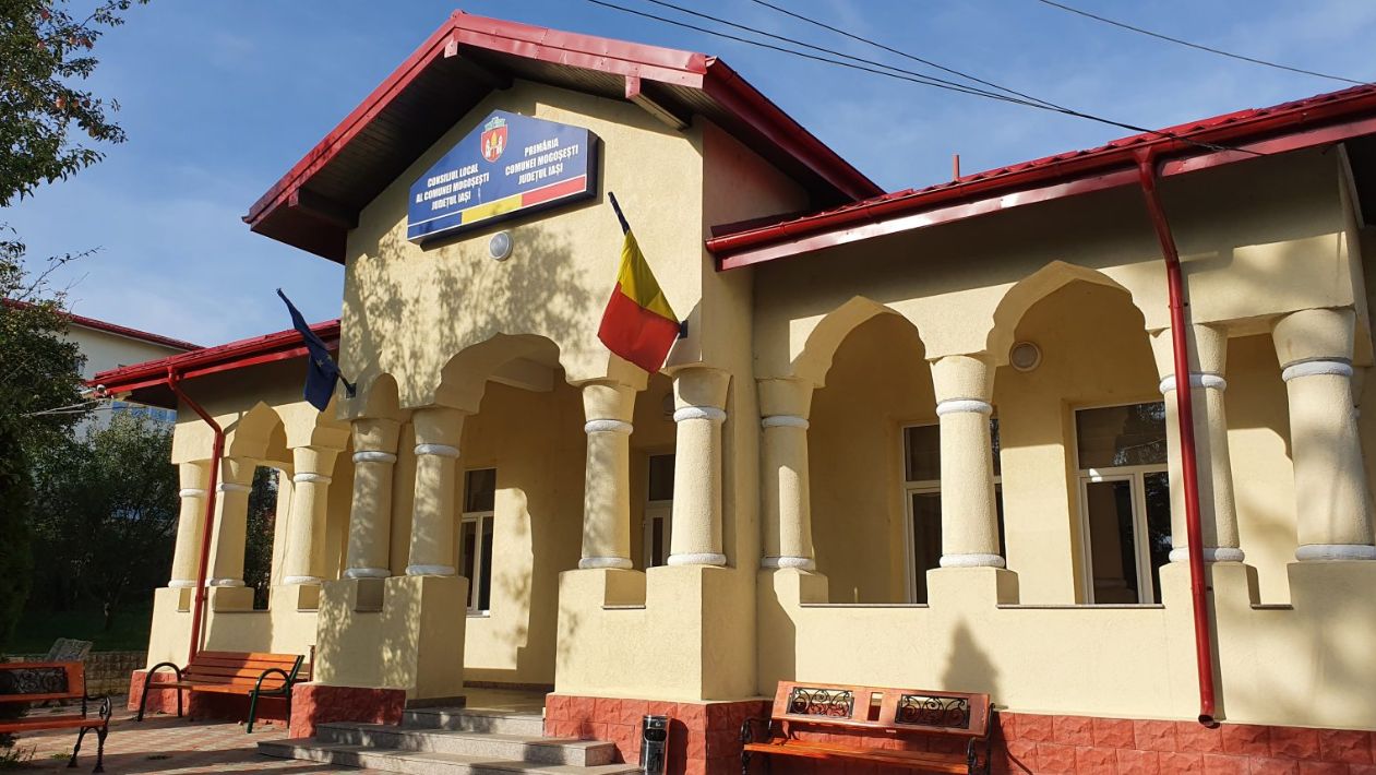 Nepotism masiv în Primăria Mogoșești: jumătate dintre angajați sunt rude cu aleșii locali