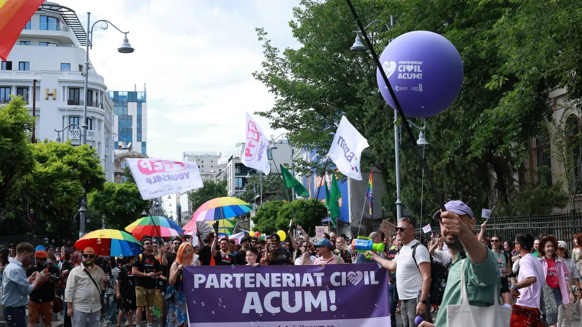 Marș în București pentru parteneriatul civil: protest împotriva tăcerii instituțiilor după 100.000 de semnături