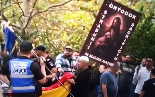 Susținători ai lui Călin Georgescu la sediul DIICOT, în contextul audierilor pentru înșelăciune