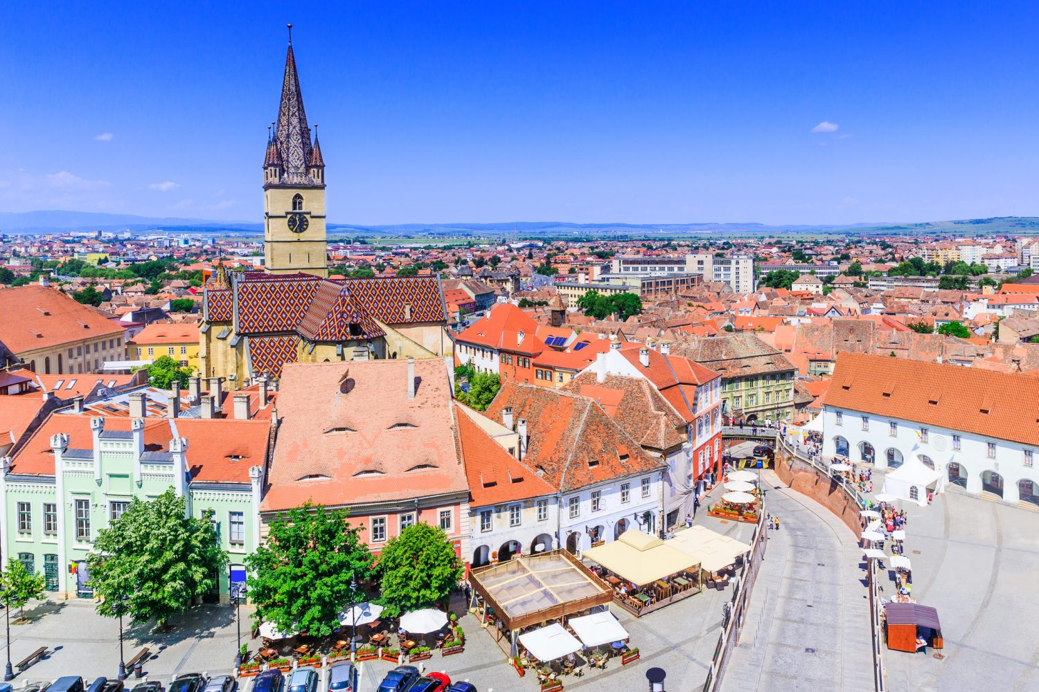Licitații pentru terasele din Sibiu: restaurantele din același imobil vor concura pentru același spațiu