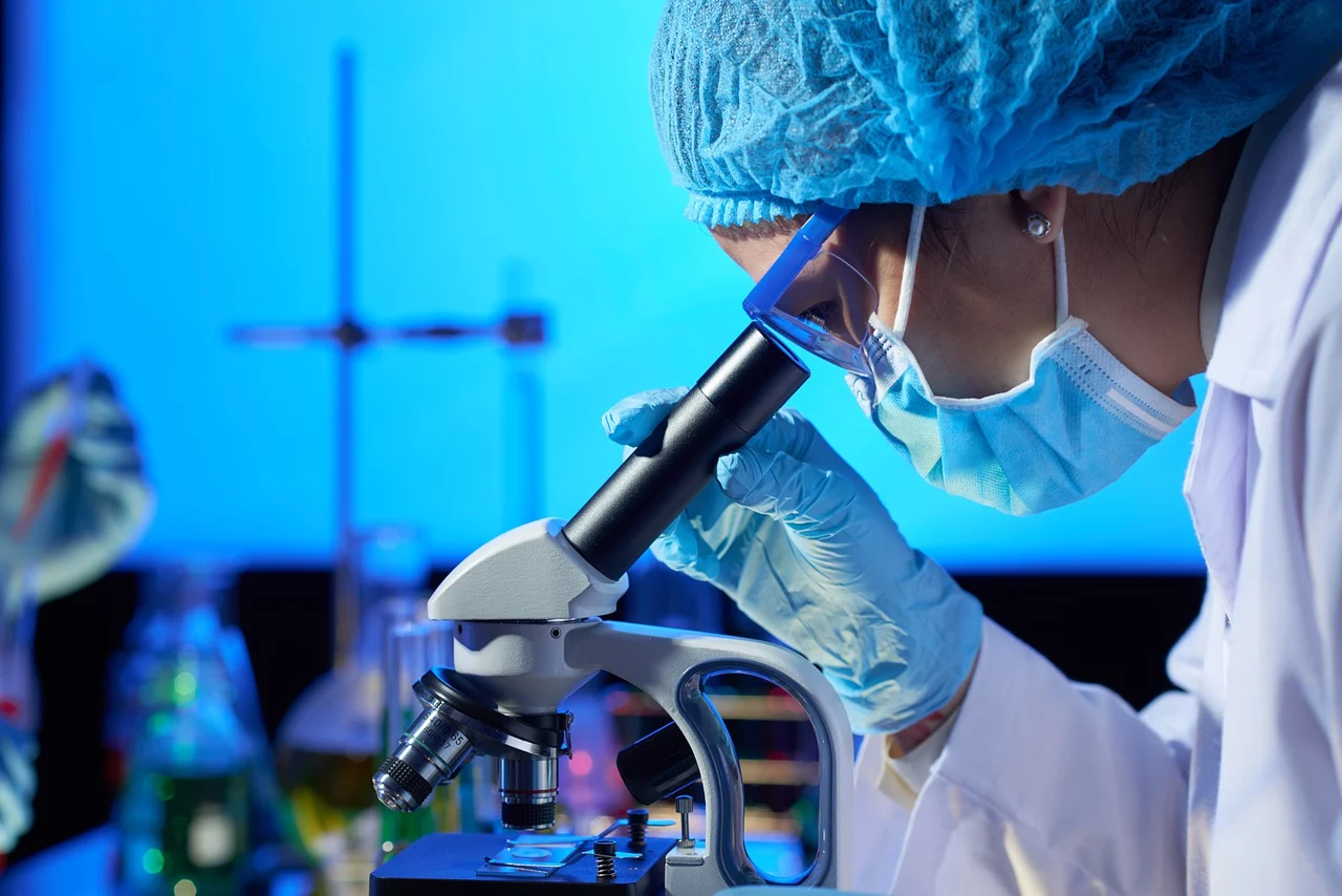 Academia Română cere schimbarea sistemului de finanțare a cercetării pentru a opri fabricile de articole