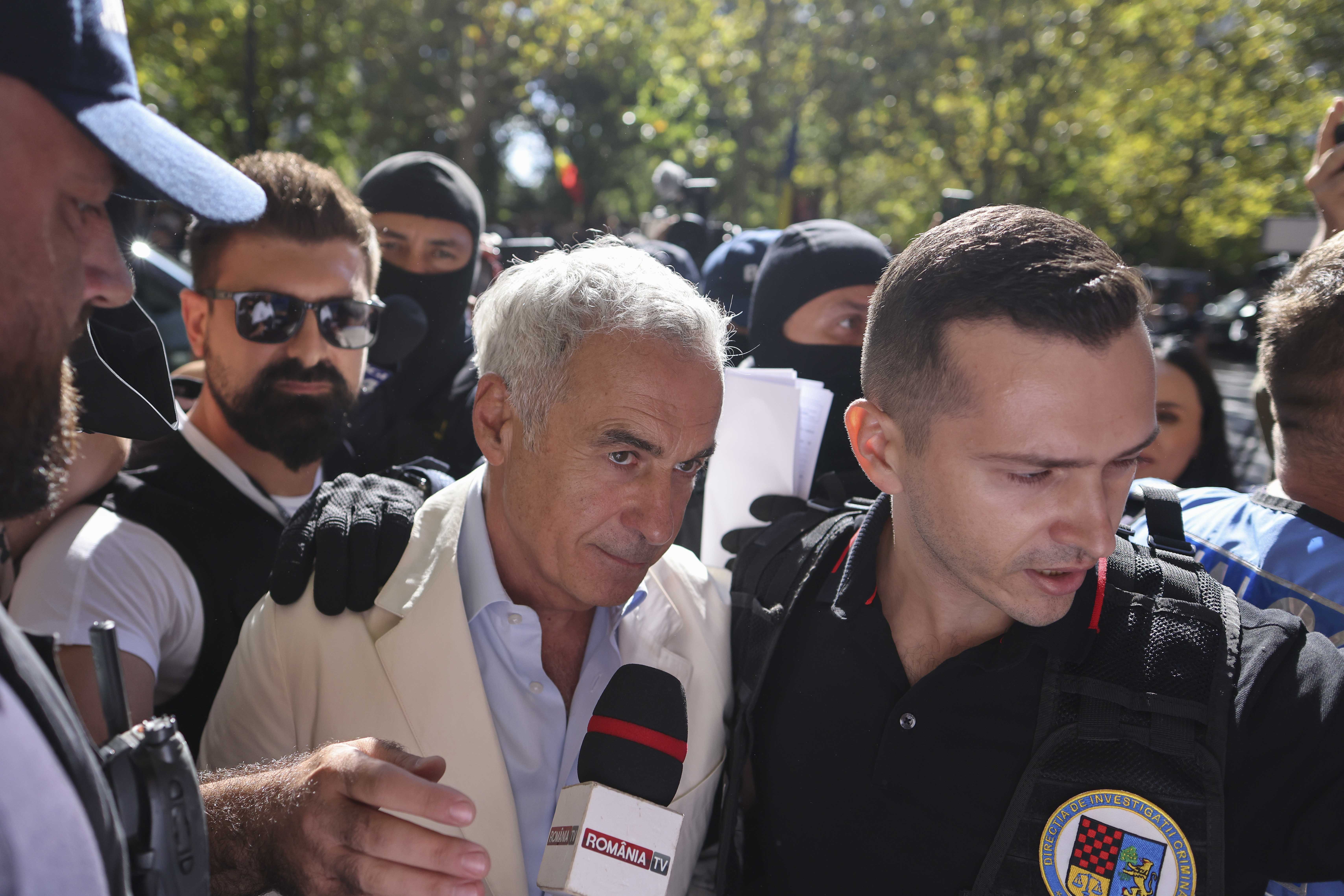 Călin Georgescu a fost reținut de DIICOT în dosarul de înșelăciune cu un prejudiciu de 1,1 milioane de euro