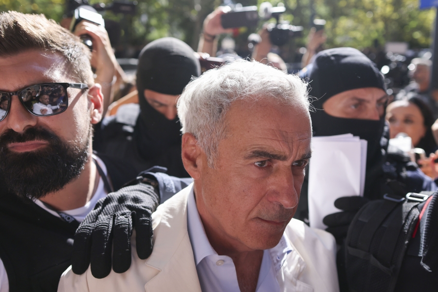 Dosar de escrocherii care afectează figura publică a lui C.G.: de la guru la profilul de găinar