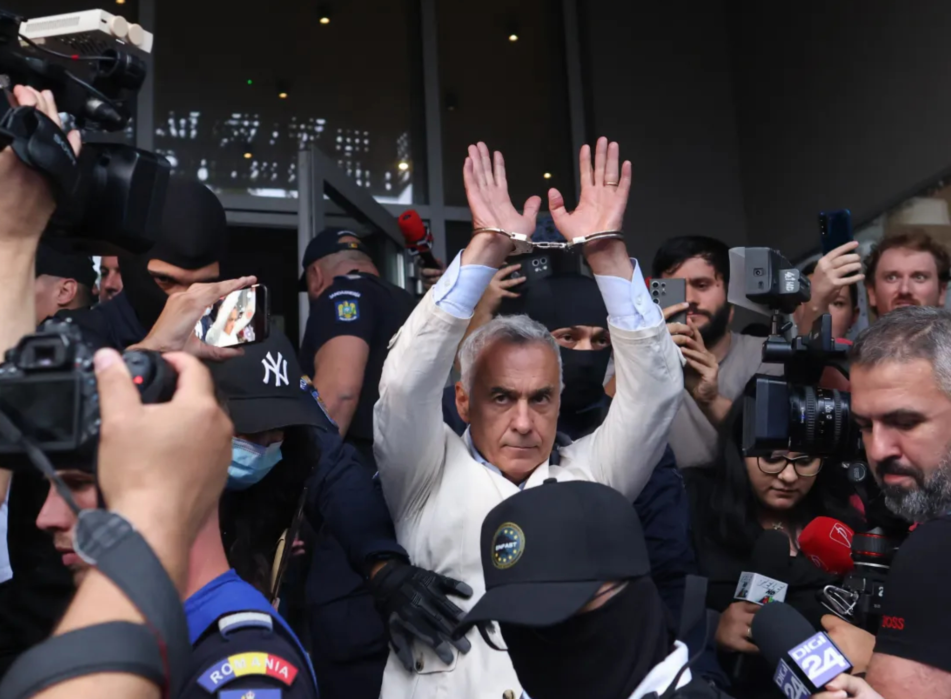 Călin Georgescu reținut de DIICOT: acuzații de înșelăciune și descoperiri la percheziții