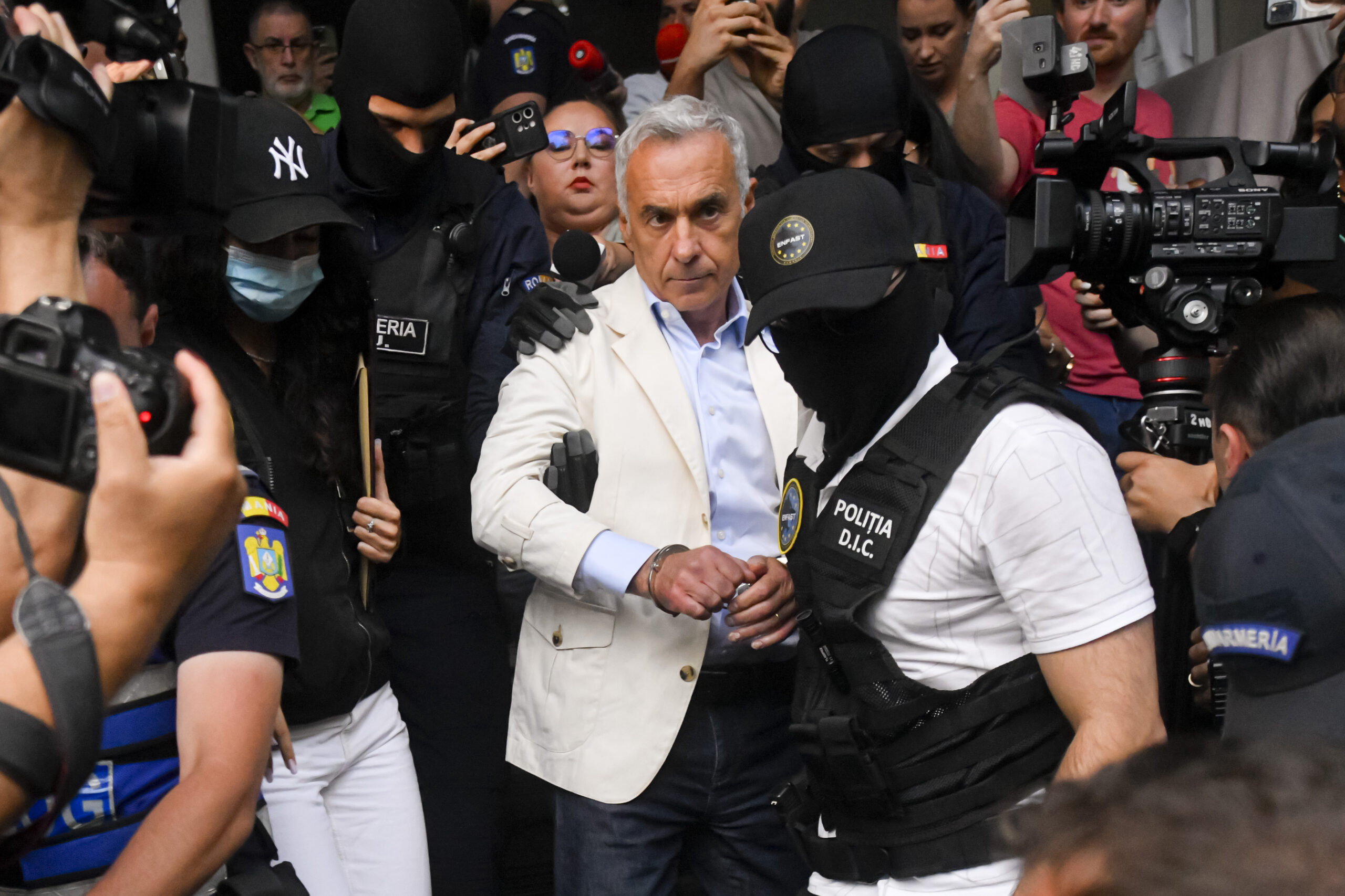 Stenogramele dosarului Georgescu: Planuri de azil în Italia și intenția de a deconspira sistemul, inclusiv pe Simion
