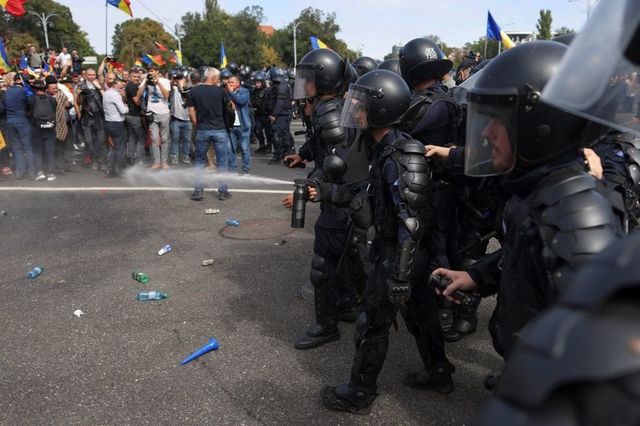 Rețineri masive în urma violențelor de la protestul ciobanilor: șapte persoane suspecte de ultraj și distrugere