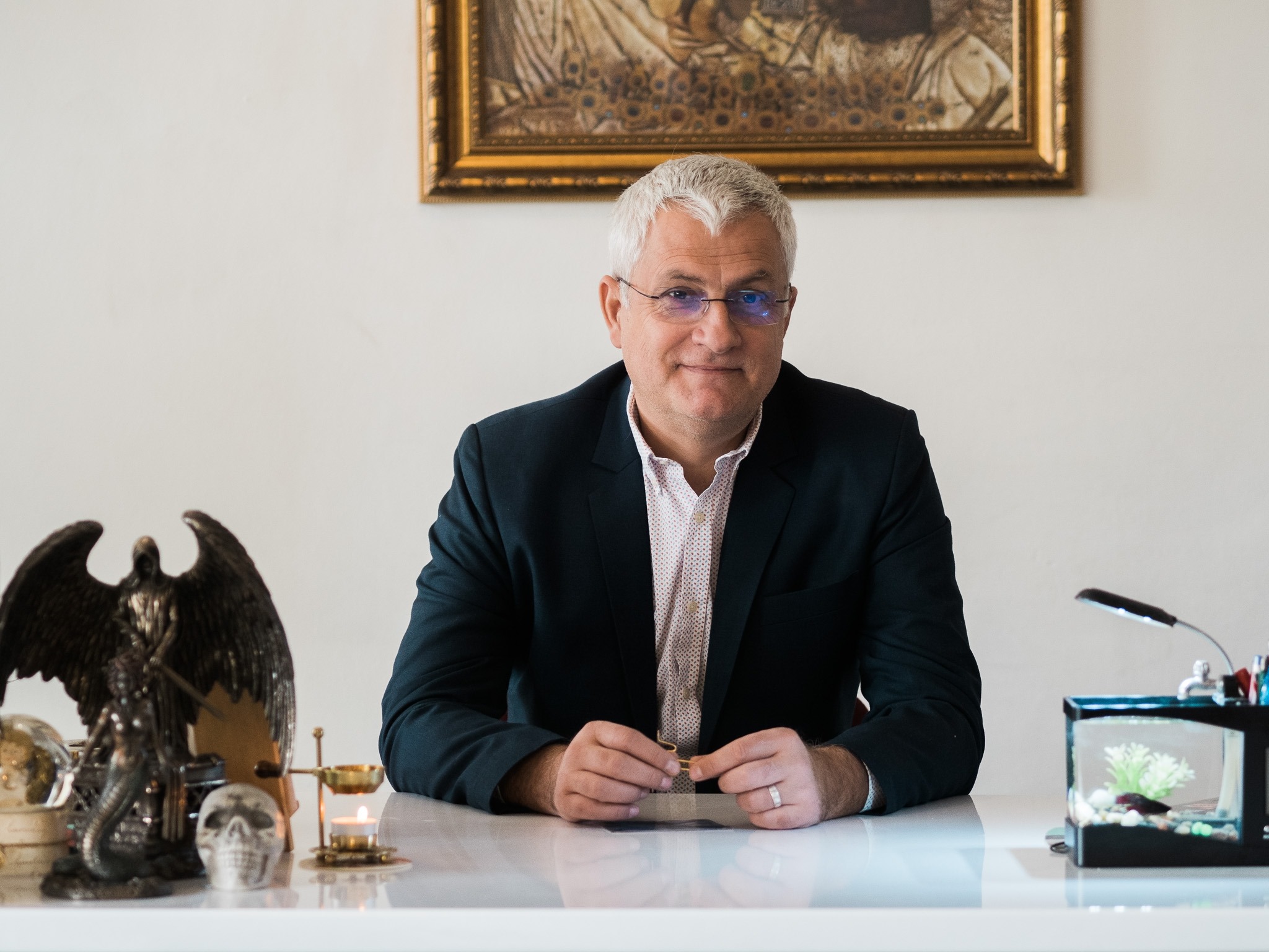 Arestat preventiv „maestrul spiritual” Ovidiu Dragoș Argeșanu, acuzat de viol și agresiune sexuală