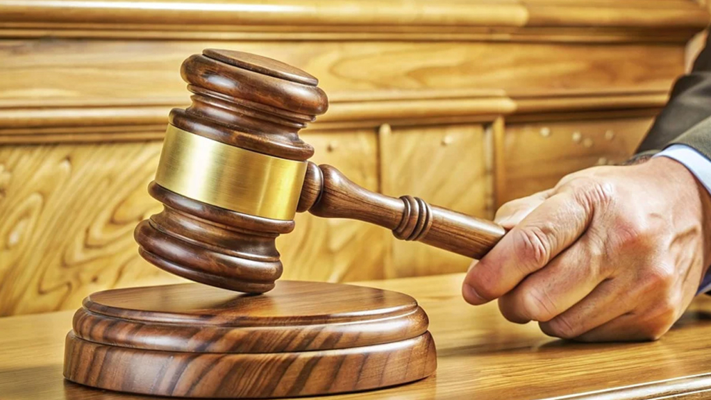 Un comentariu pe Facebook trimis în judecată: procurorii susțin că este un îndemn la infracțiuni împotriva magistraților