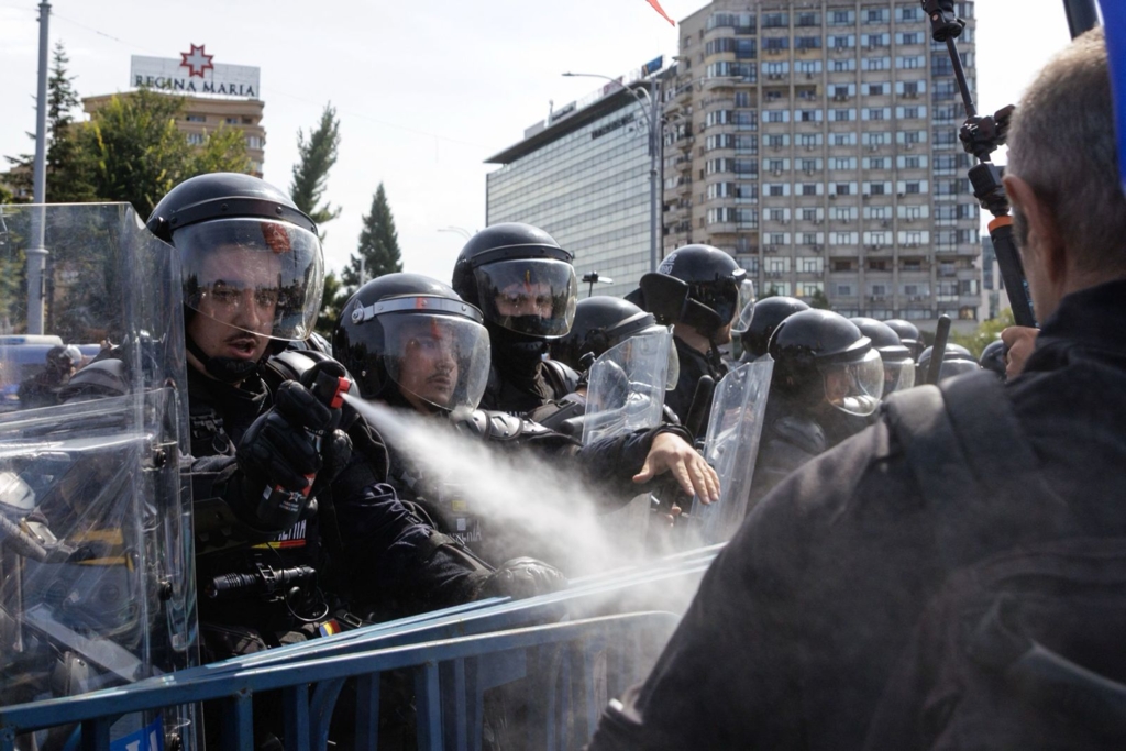 Noul val de mandate de arestare după violențele din Piața Victoriei: șase protestatari au fost sancționați de judecători