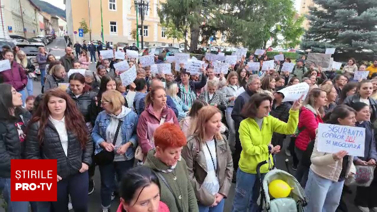 Scandal la Brașov: Părinții protestează că numărul de îngrijitoare din creșe va fi redus drastic