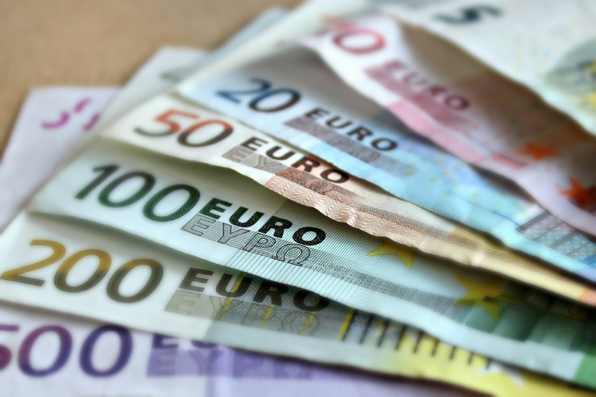 România este vizată de Comisia Europeană pentru întârzierea implementării normelor de combatere a spălării banilor