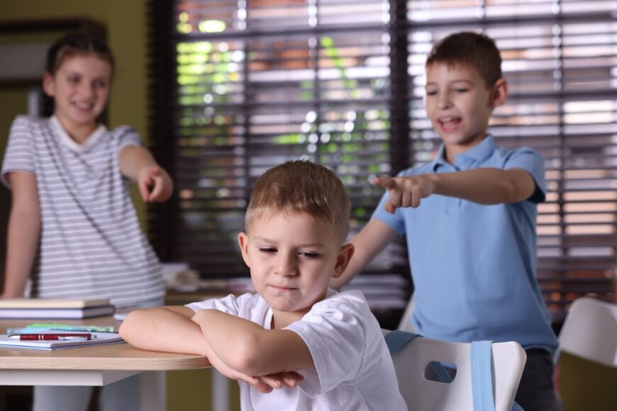 Diferența dintre conflictele școlare și bullying: cum pot reacționa copiii în fața agresiunii