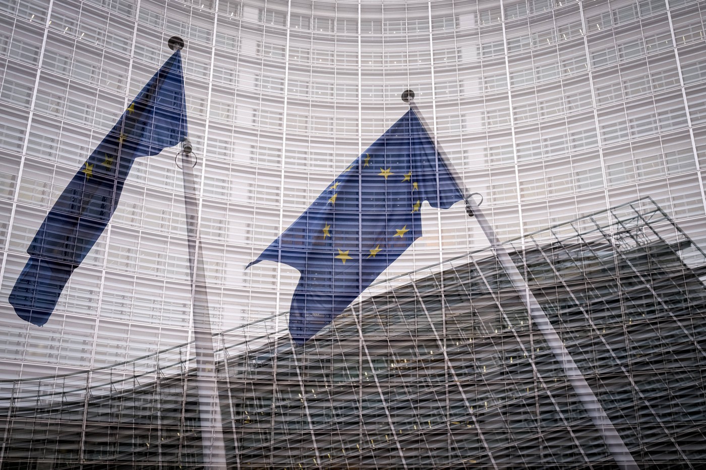România este vizată de Comisia Europeană pentru neîndeplinirea unor directive UE privind energia și finanțele