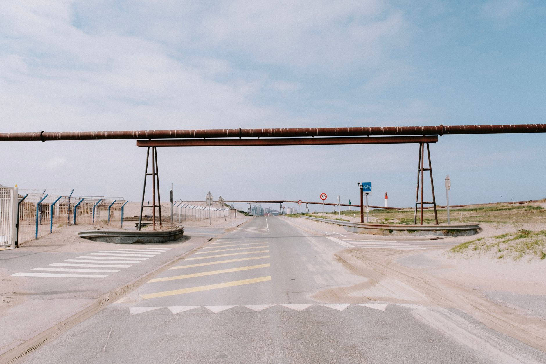 Decizie controversată la Crevedia: Primăria aprobă amplasarea unui grătar lângă stația de GPL