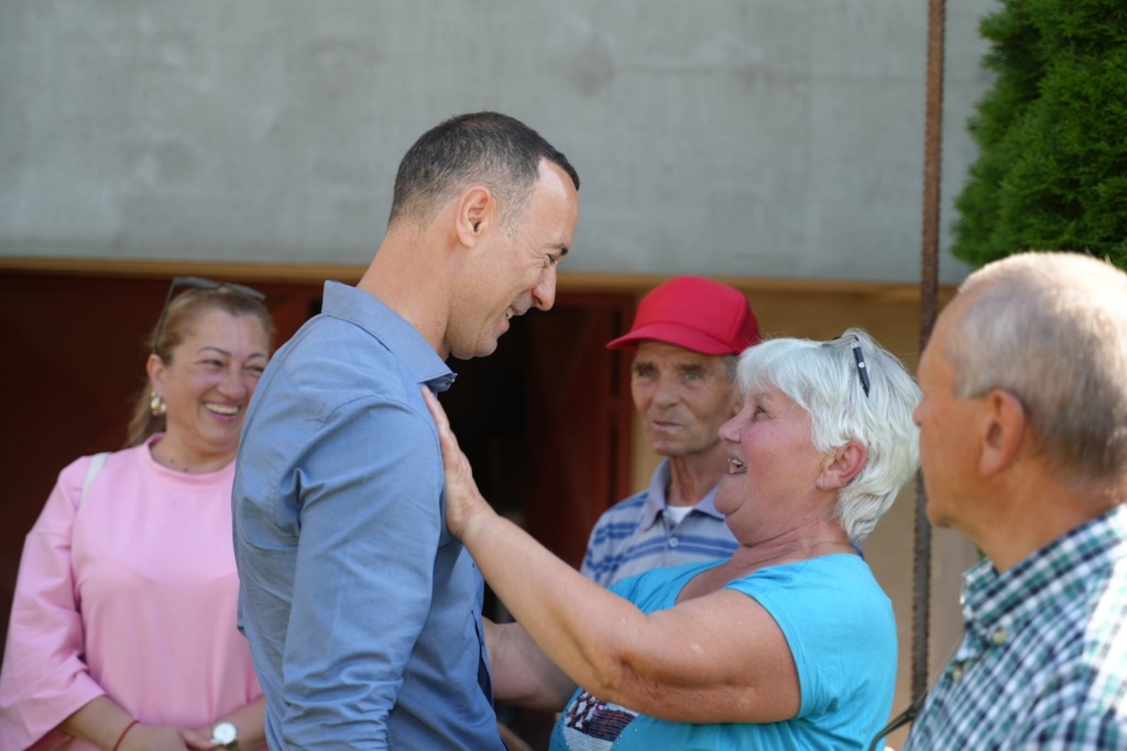 Tribunalul București menține sechestrul pe bunurile lui Iulian Dumitrescu: conturi, apartament și bijuterii