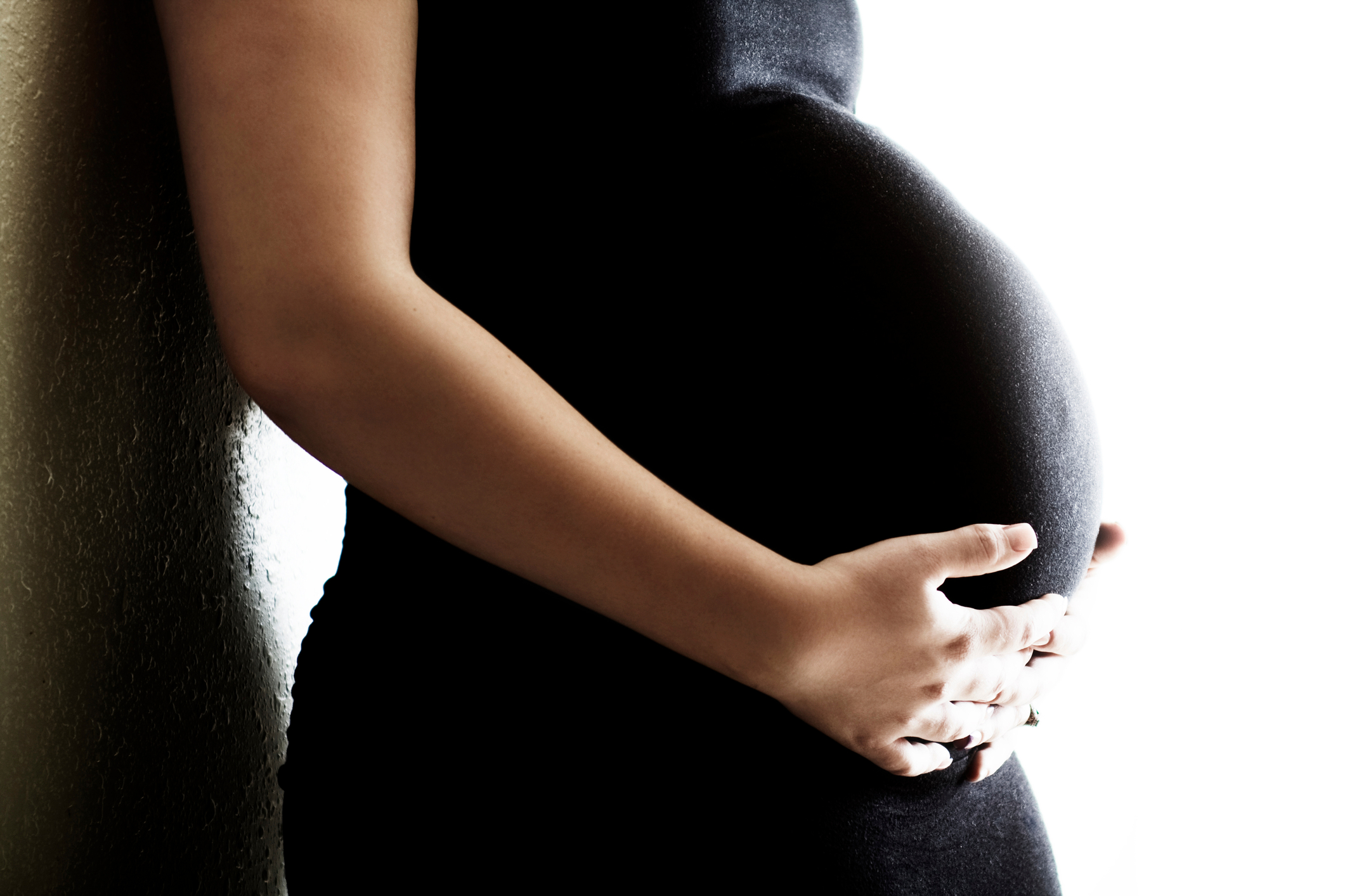 Decizia CCR: Excluderea femeilor de la indemnizația de risc maternal este neconstituțională