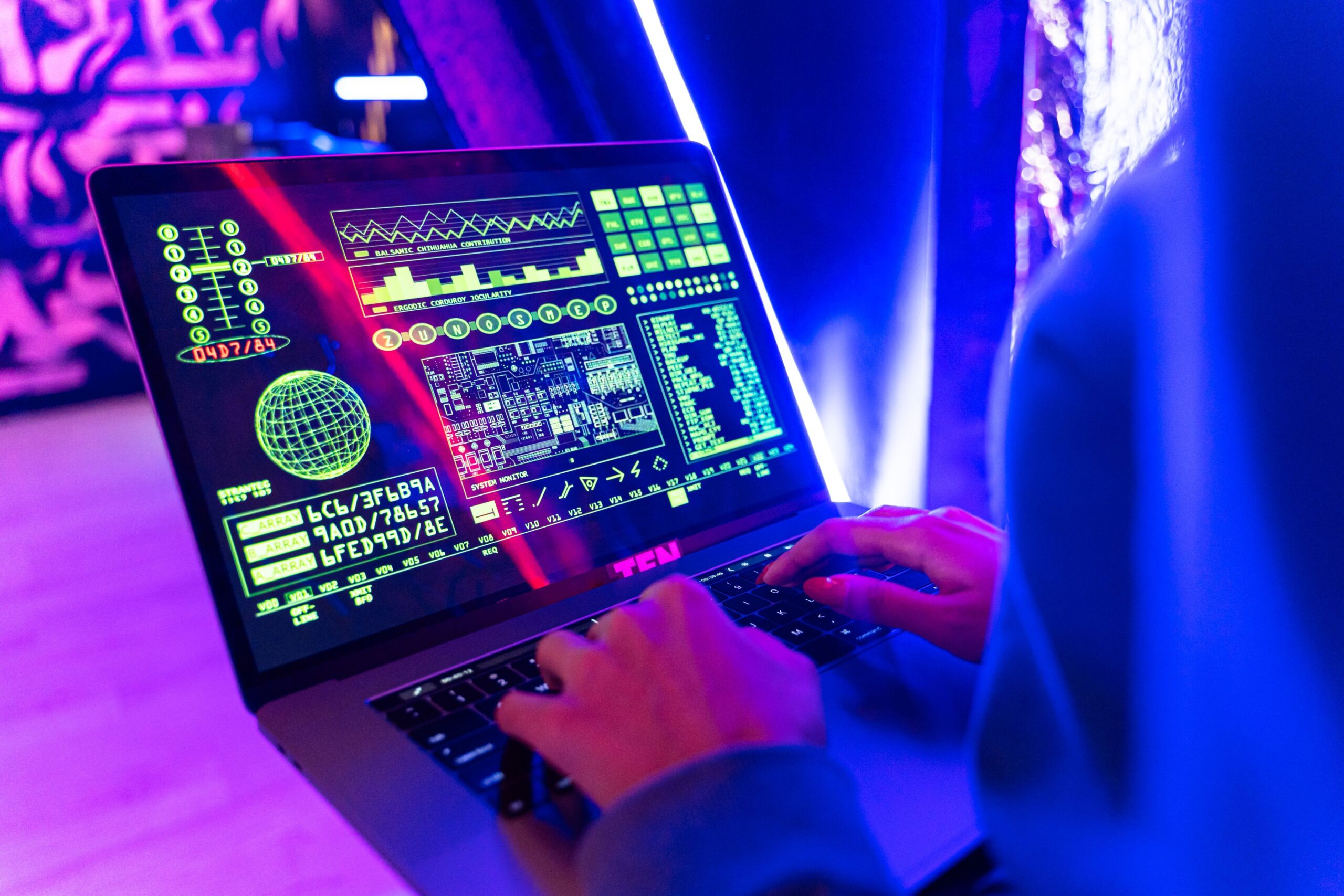 DNA, DIICOT și MApN au cumpărat un software suspect de controlat de ruși
