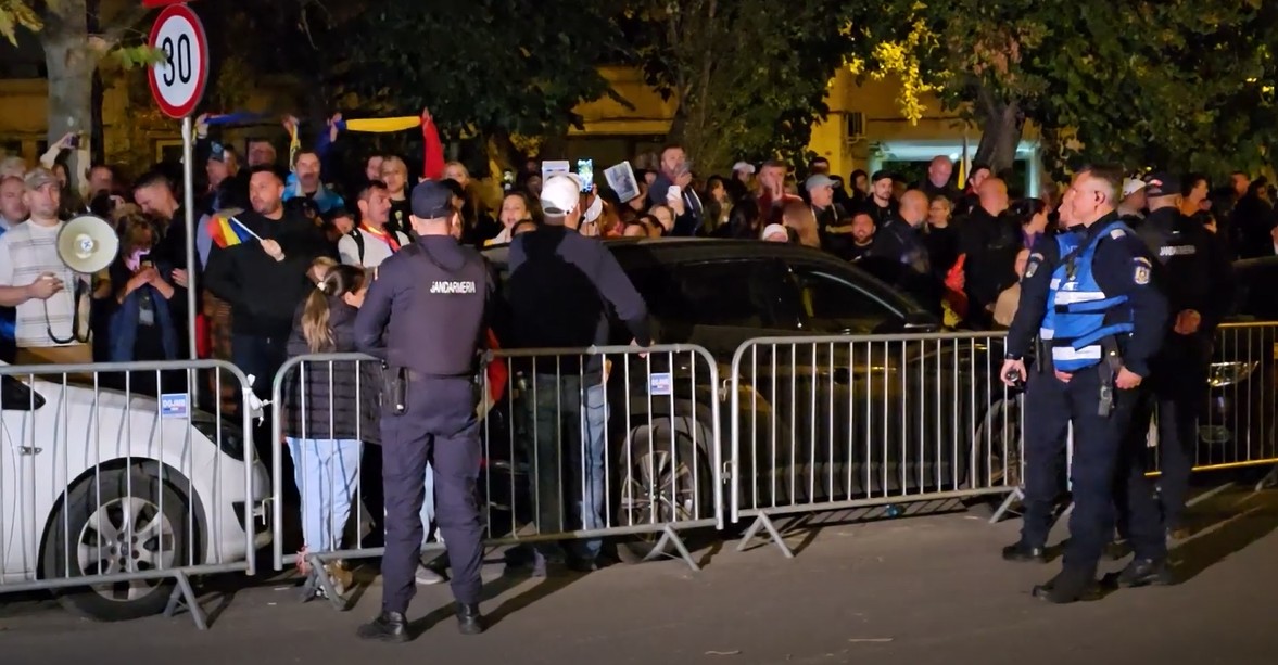 Călin Georgescu arestat preventiv: proteste și scandări în fața arestului central