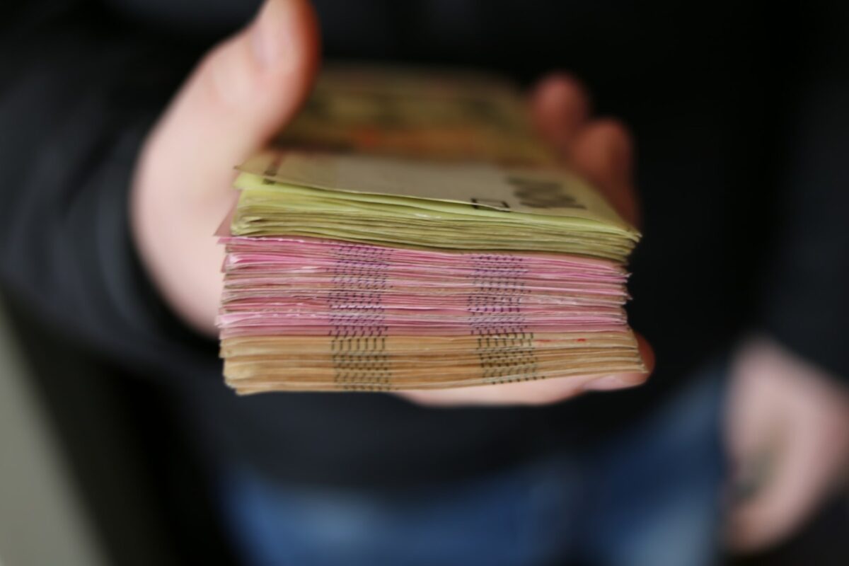 Fraude masive de 6 miliarde de euro în România: Parchetul European investighează achiziții militare și fraude cu TVA