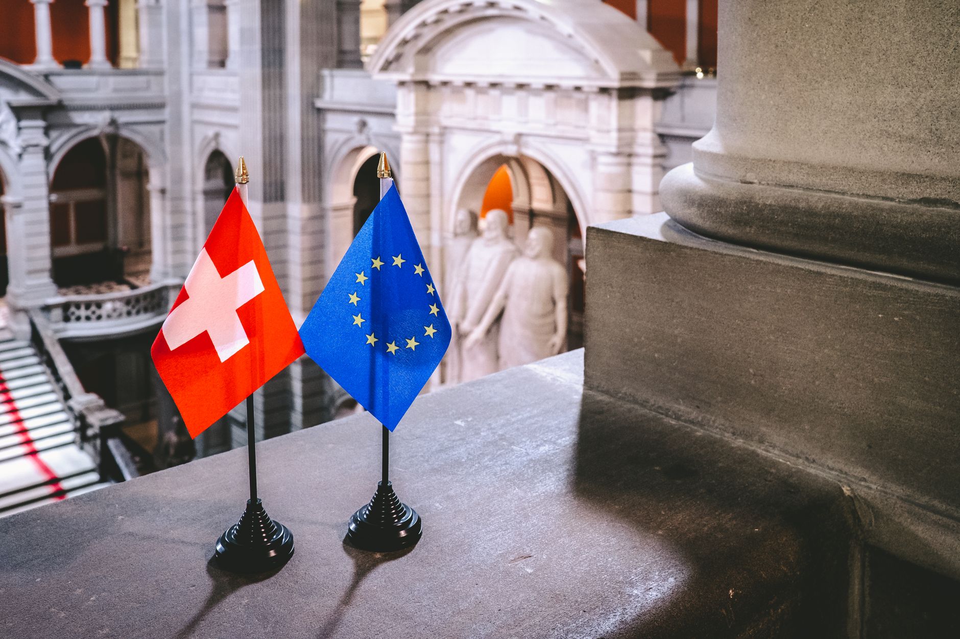 Octombrie 2026: Decizii europene care schimbă regulile pentru oțel, date medicale și importuri